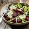 Ensalada de remolacha, hinojo y lechuga con vinagreta de limón